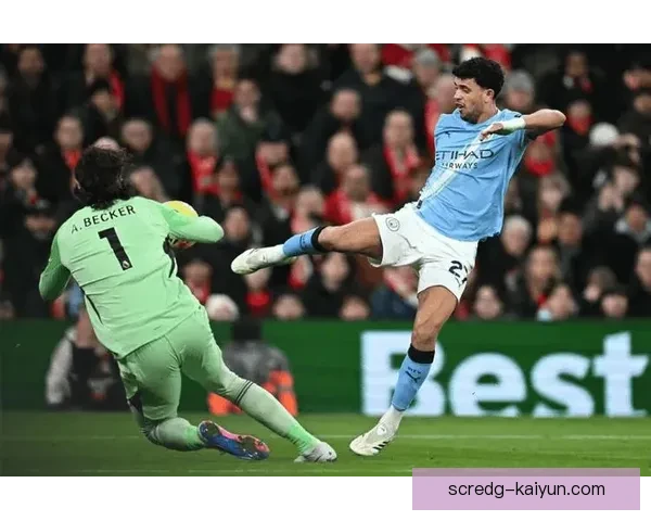 阿利松在英超赛季中的表现稳健，备受关注带领球队争夺佳绩